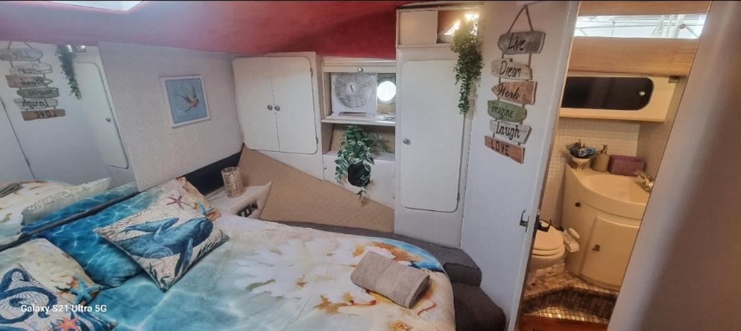 Beautiful And Comfy Boat In Barcelona With Boat Tour Option Hotel Exterior foto