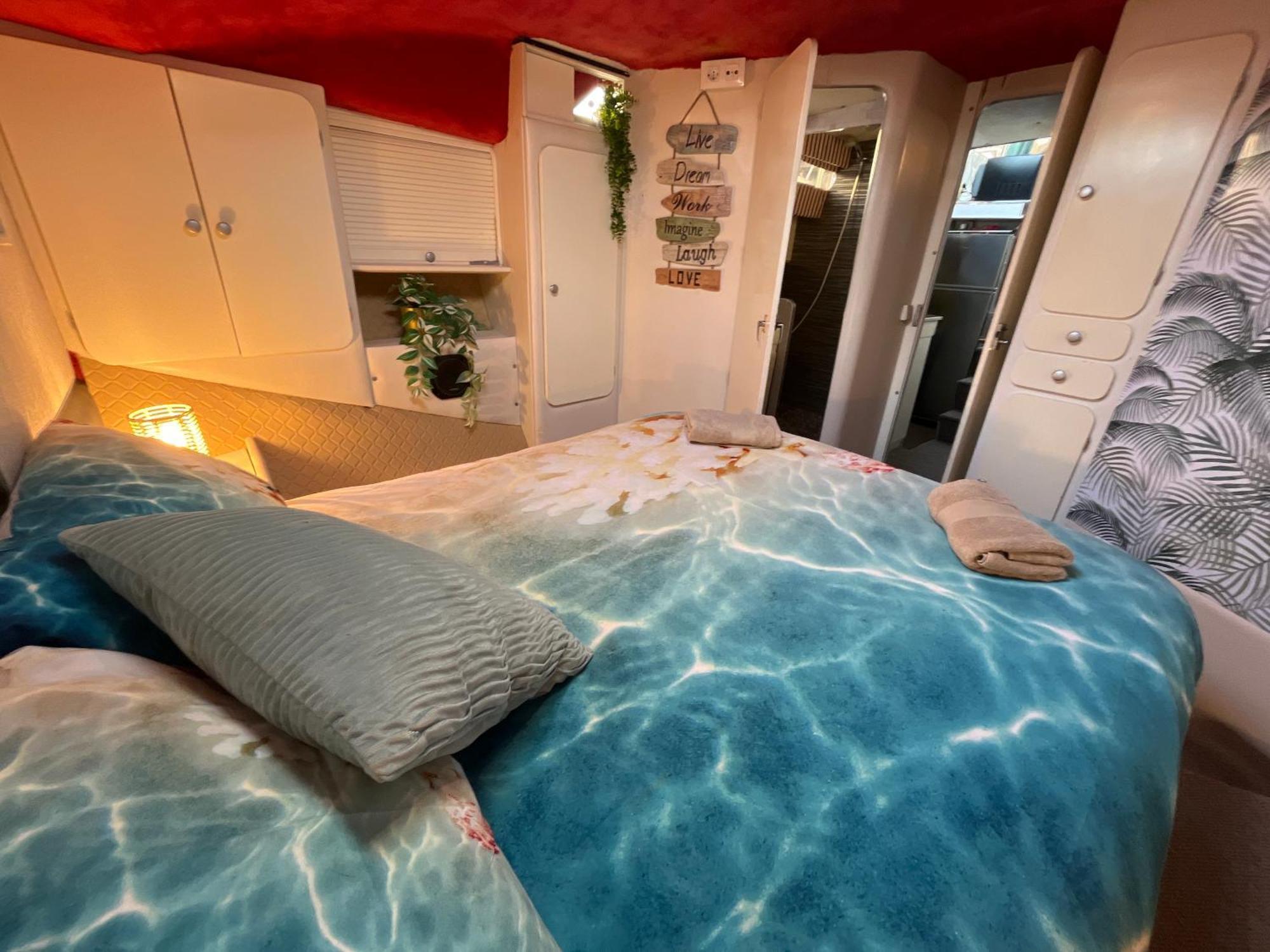 Beautiful And Comfy Boat In Barcelona With Boat Tour Option Hotel Exterior foto